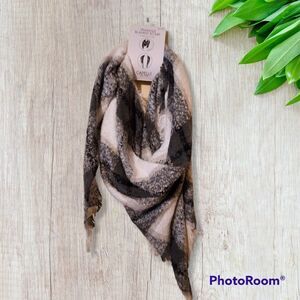 NWT Capelli Triangle Blanket Scarf